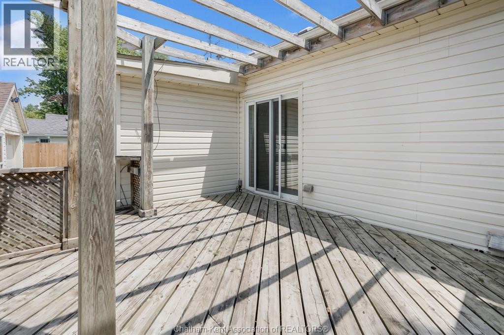 43 OXLEY DRIVE - 28