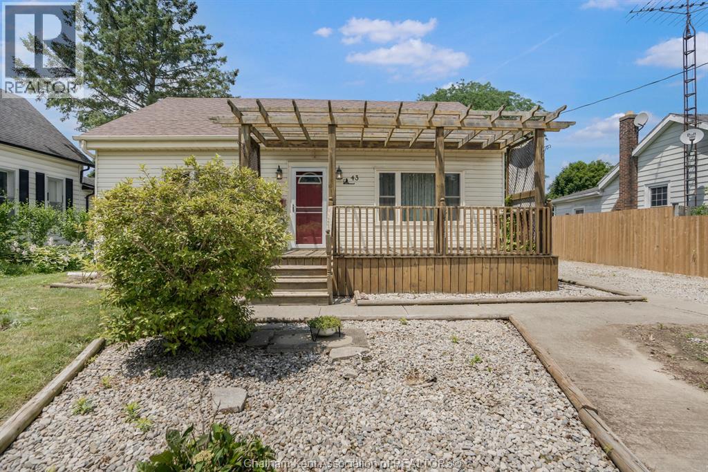 43 OXLEY DRIVE - 3