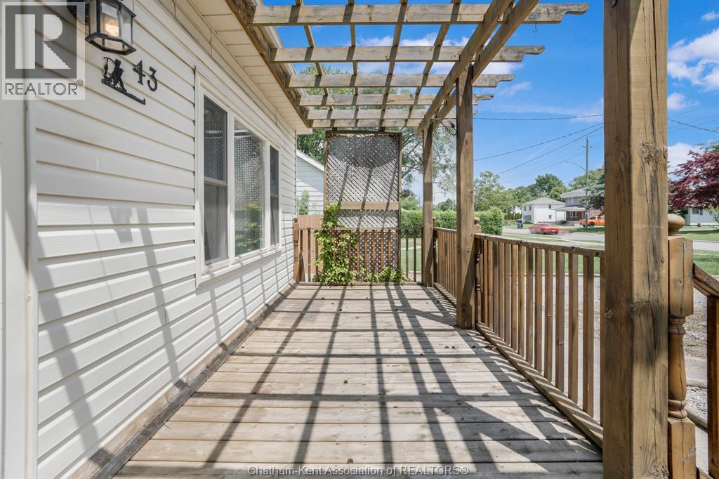 43 OXLEY DRIVE - 6