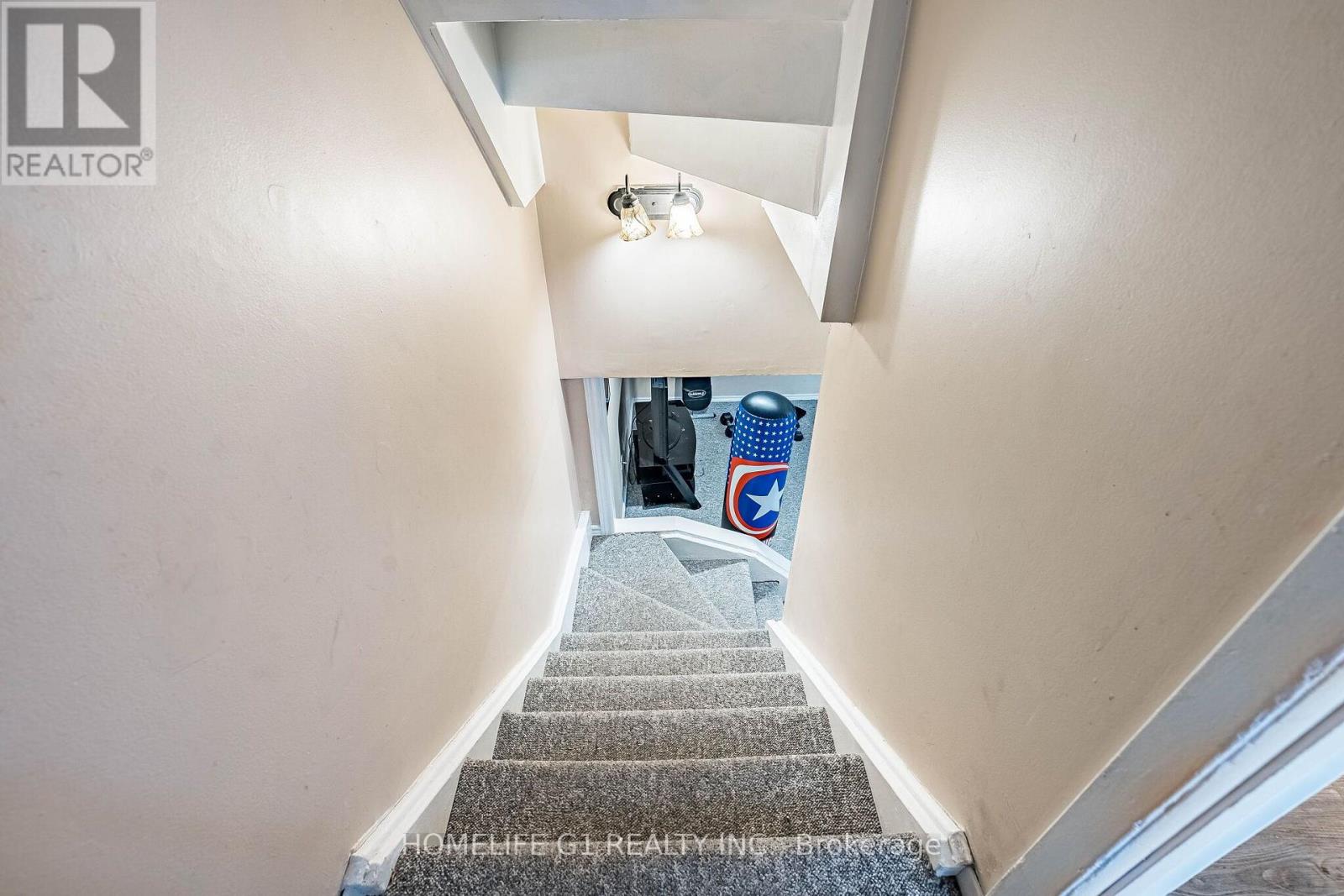 48 THATCHER COURT - 25
