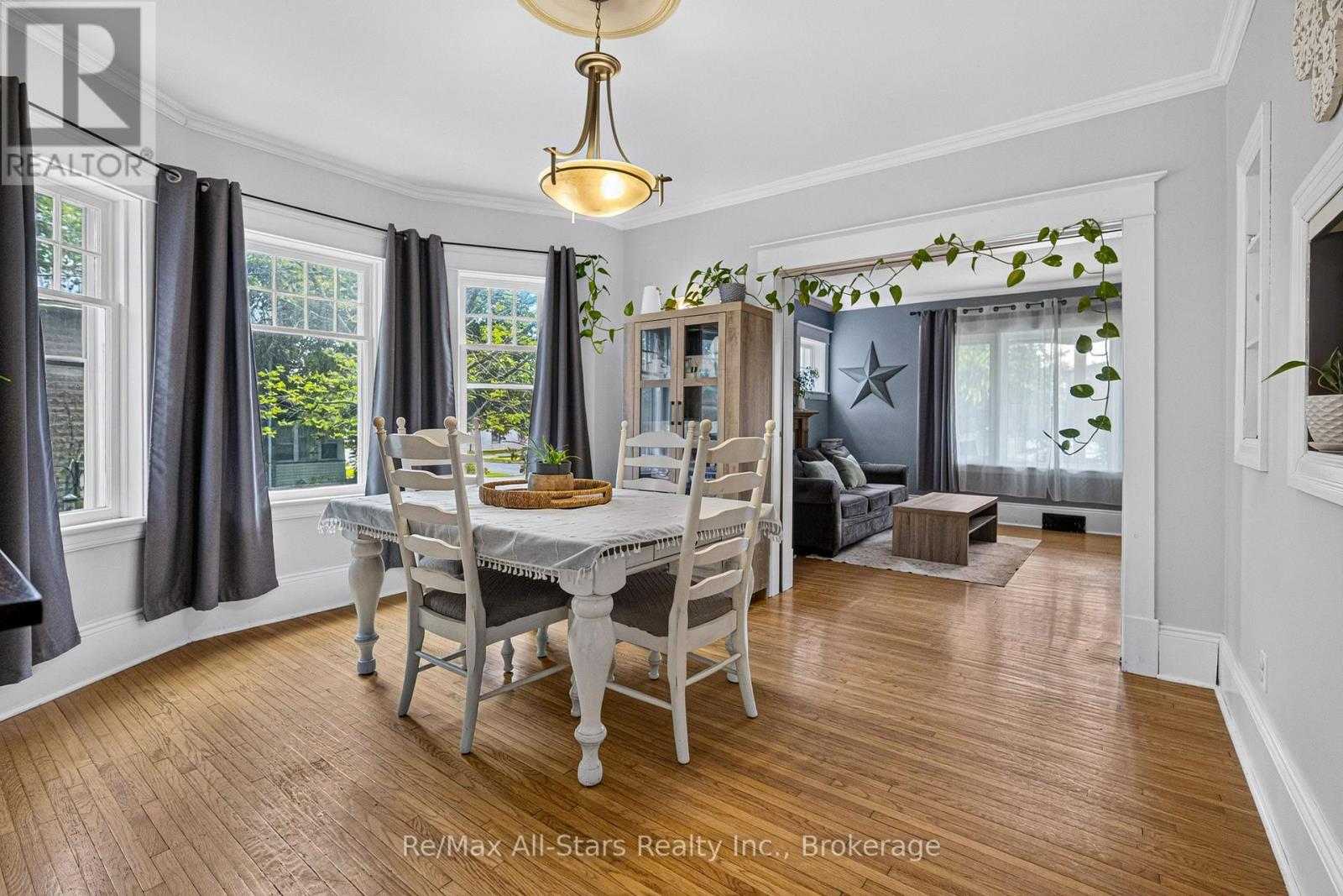 18 STURGEON ROAD N - 11