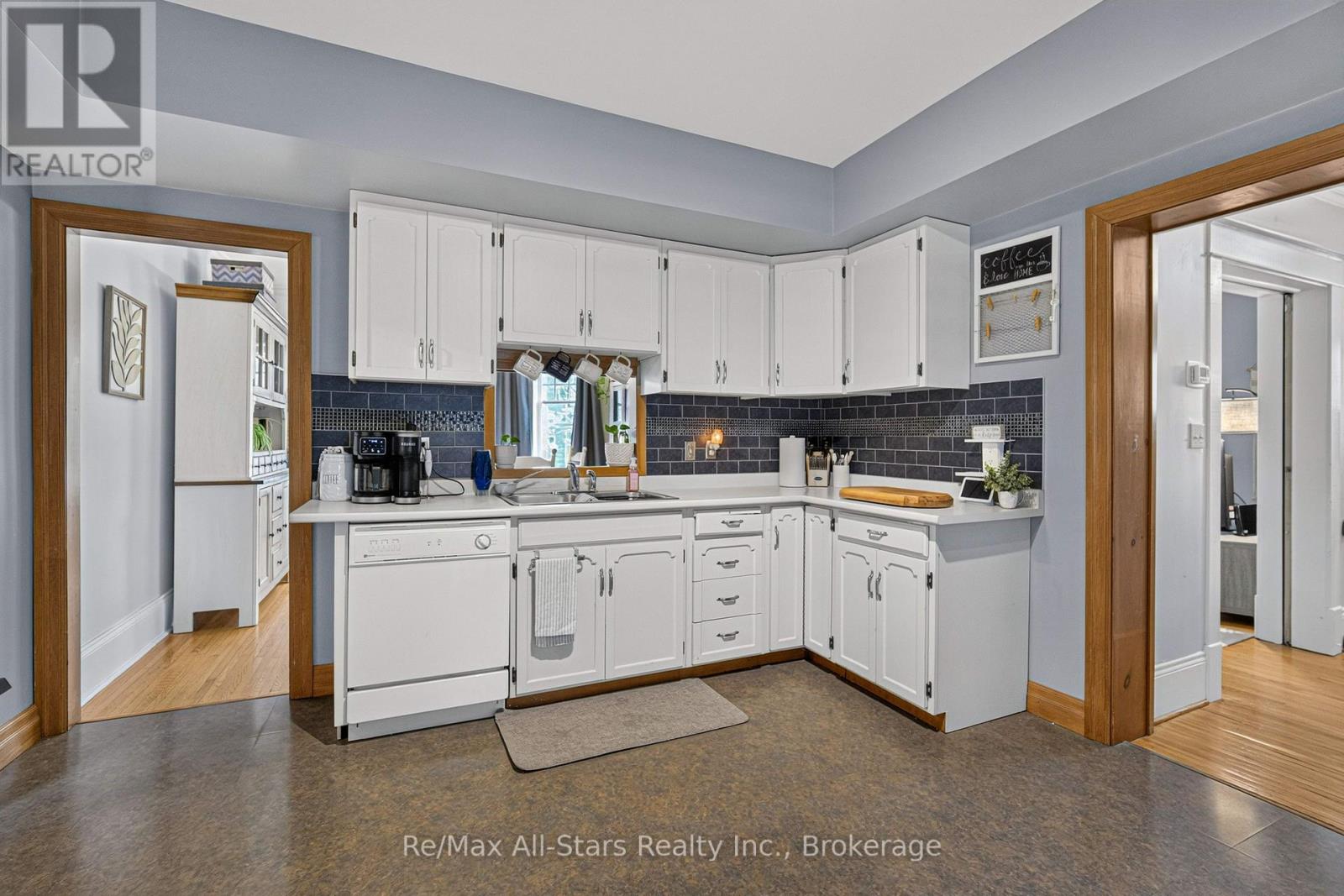 18 STURGEON ROAD N - 13