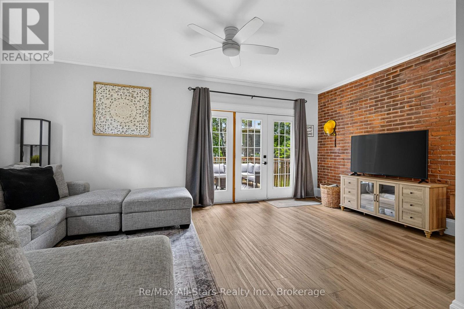 18 STURGEON ROAD N - 17