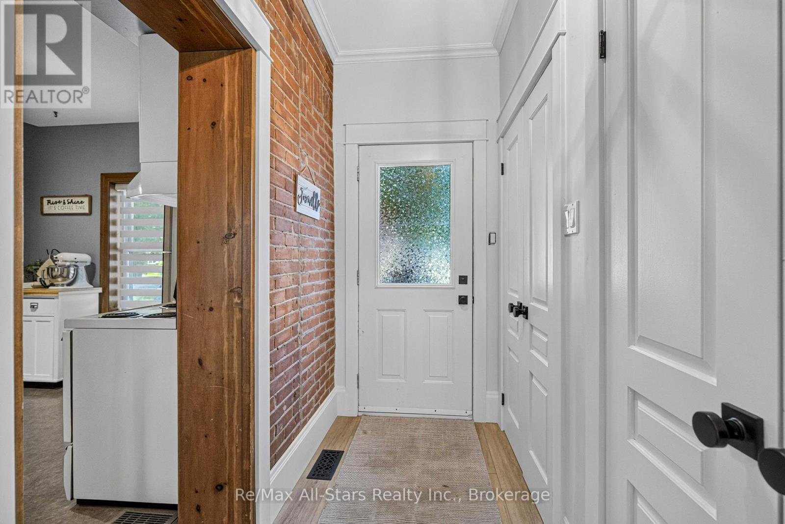 18 STURGEON ROAD N - 20