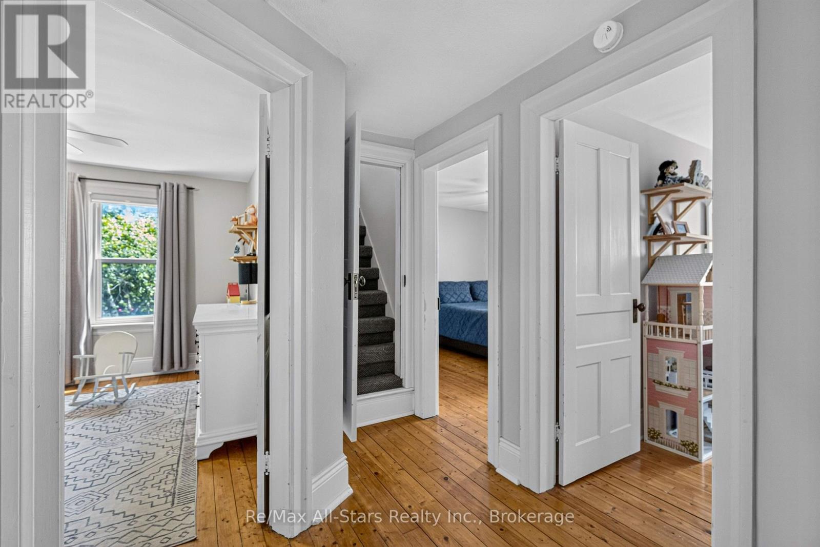 18 STURGEON ROAD N - 21
