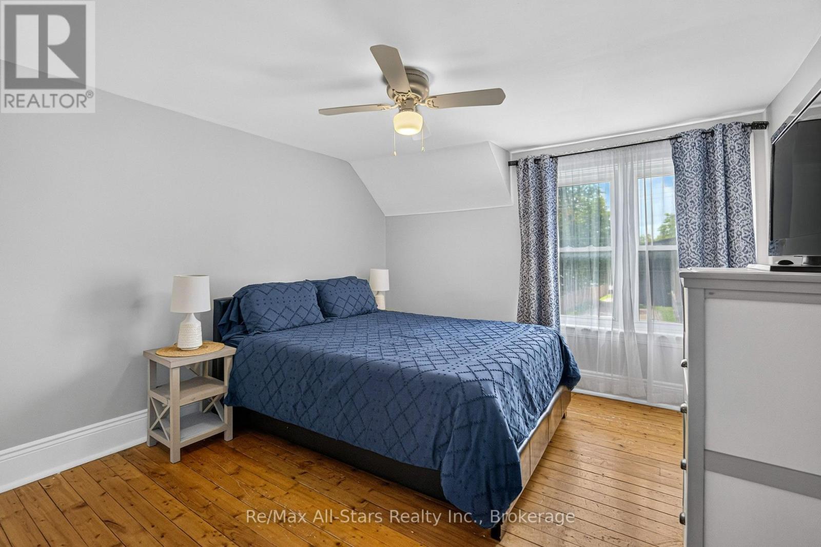 18 STURGEON ROAD N - 22