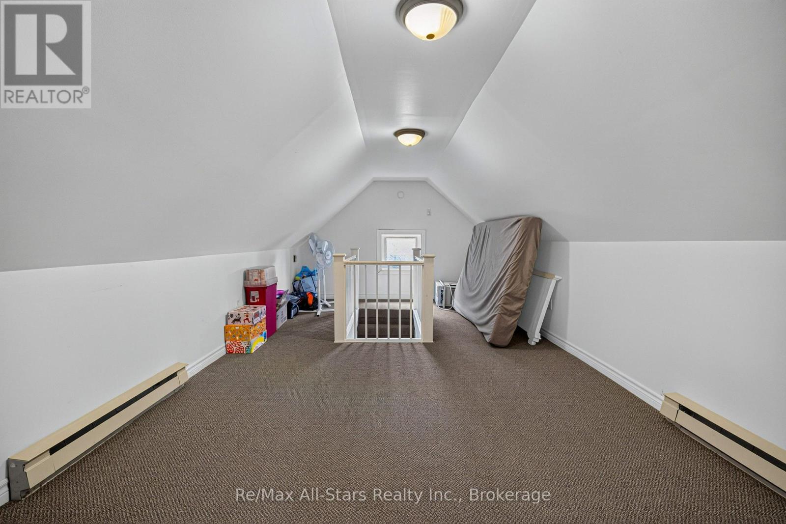 18 STURGEON ROAD N - 32