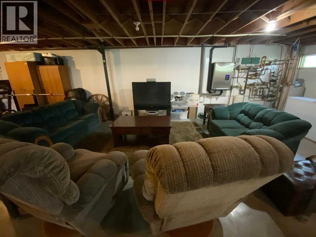 231052 330 Township - 27