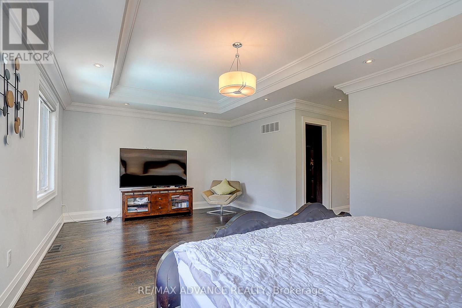 218 CAMERON AVENUE - 21
