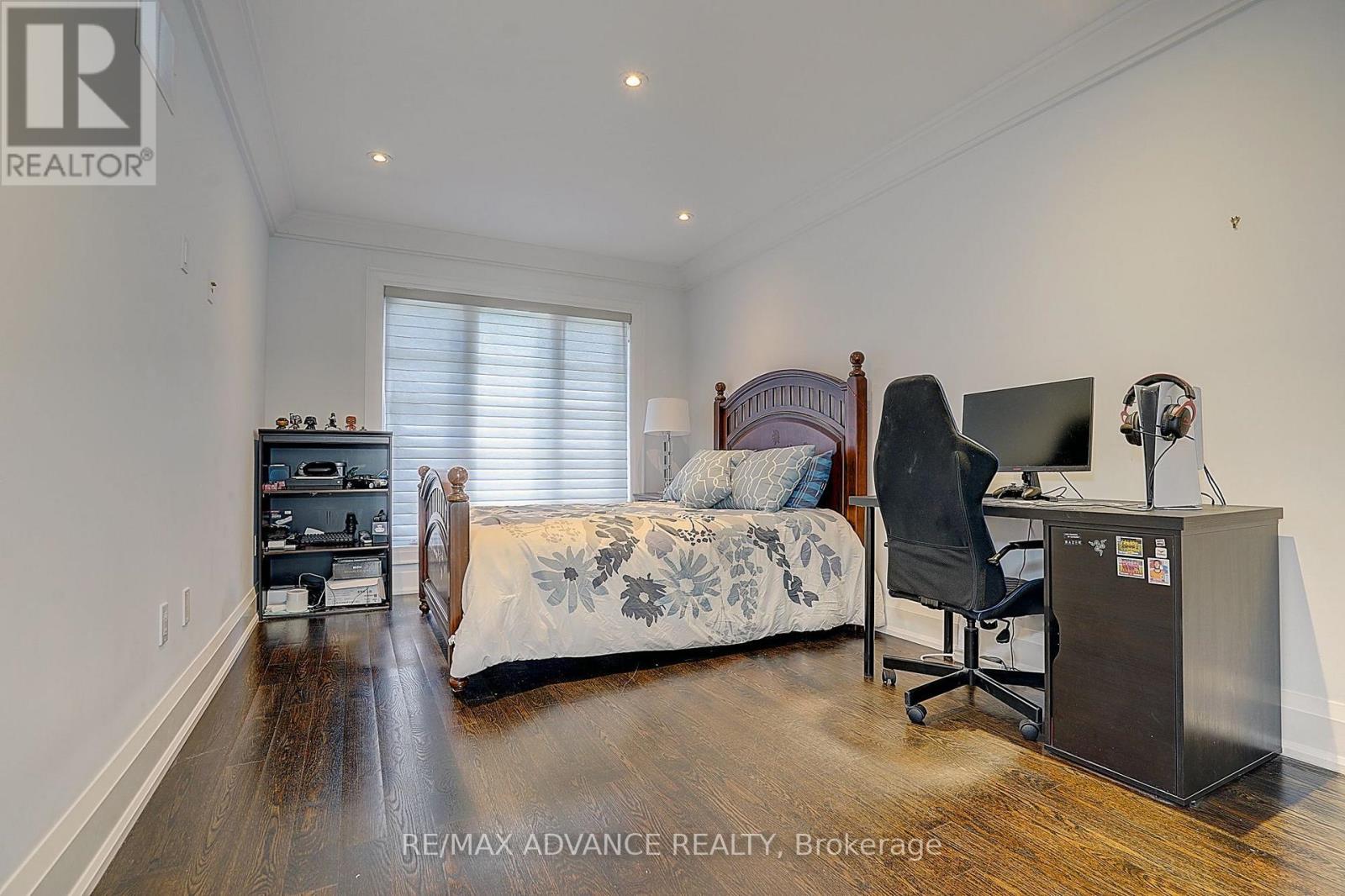 218 CAMERON AVENUE - 31