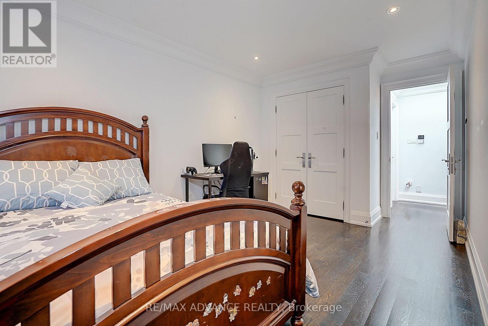 218 CAMERON AVENUE - 32