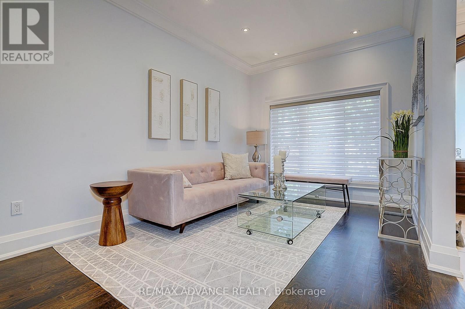 218 CAMERON AVENUE - 4