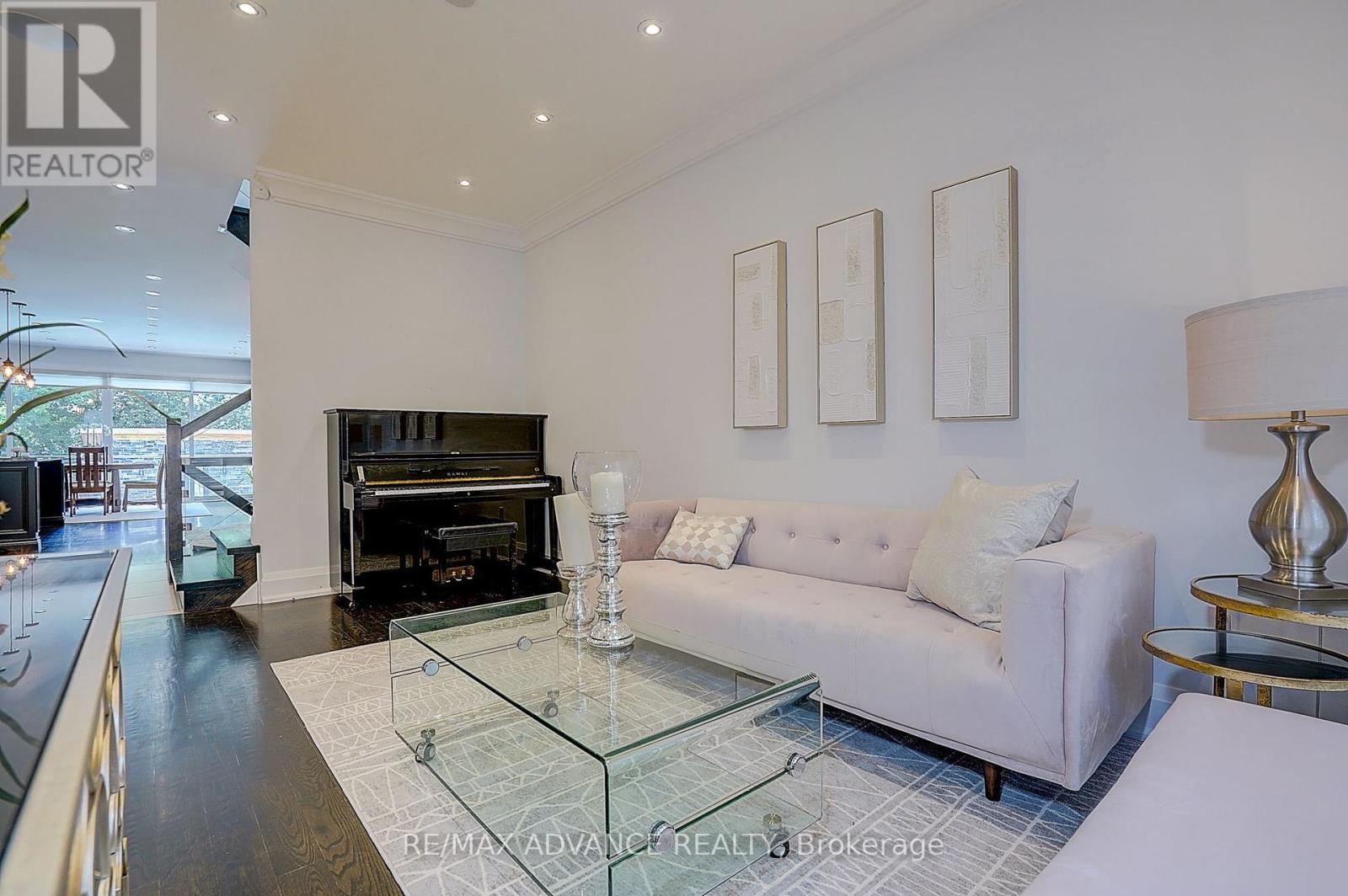 218 CAMERON AVENUE - 6