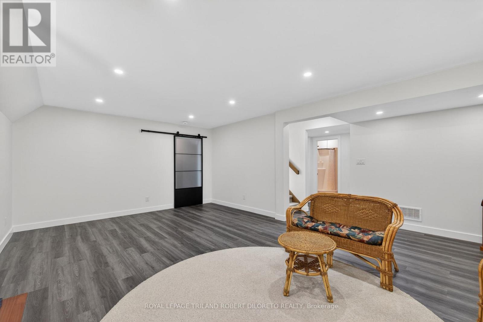 #122 9861 GLENDON DRIVE - 23