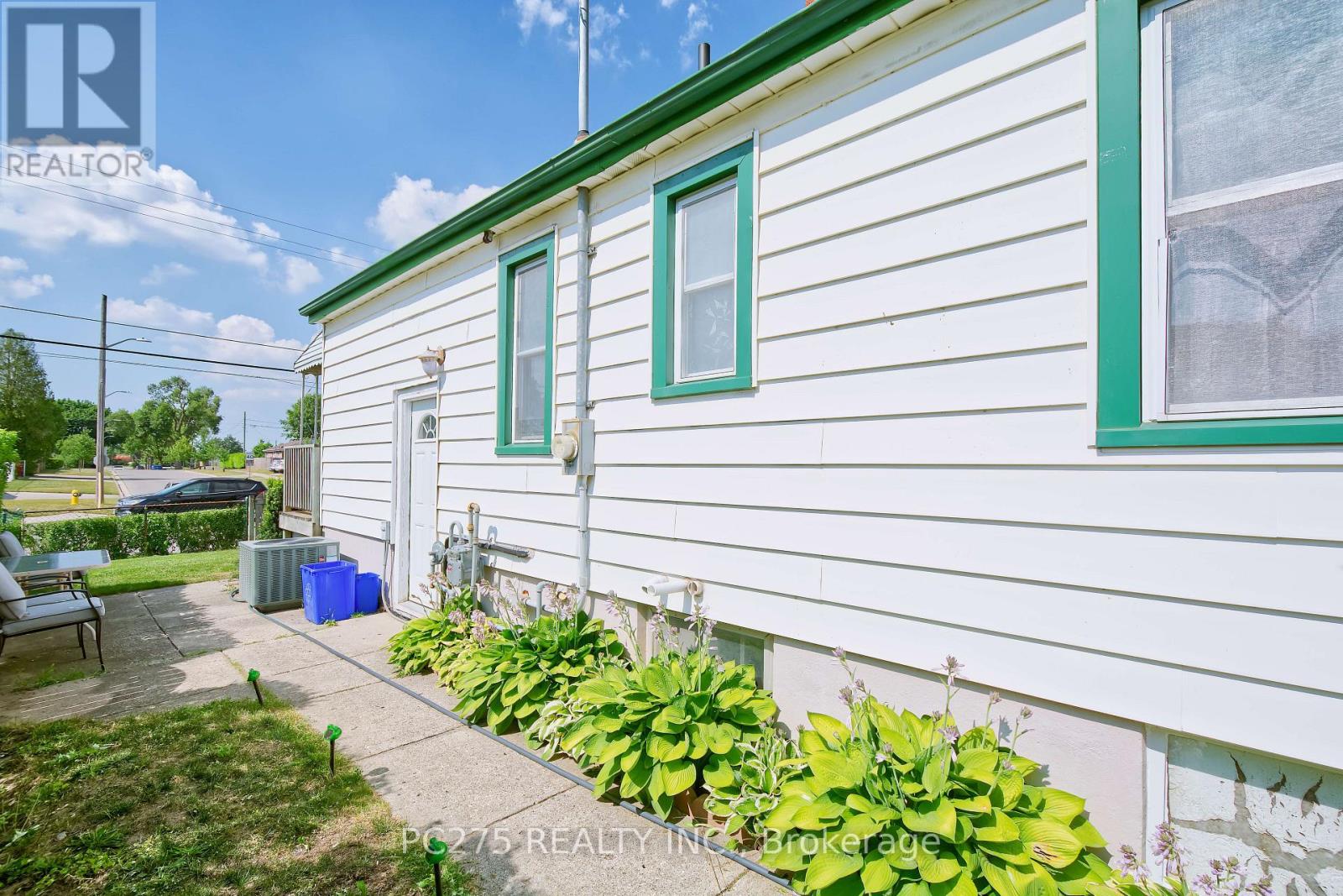 1127 TRAFALGAR STREET - 27