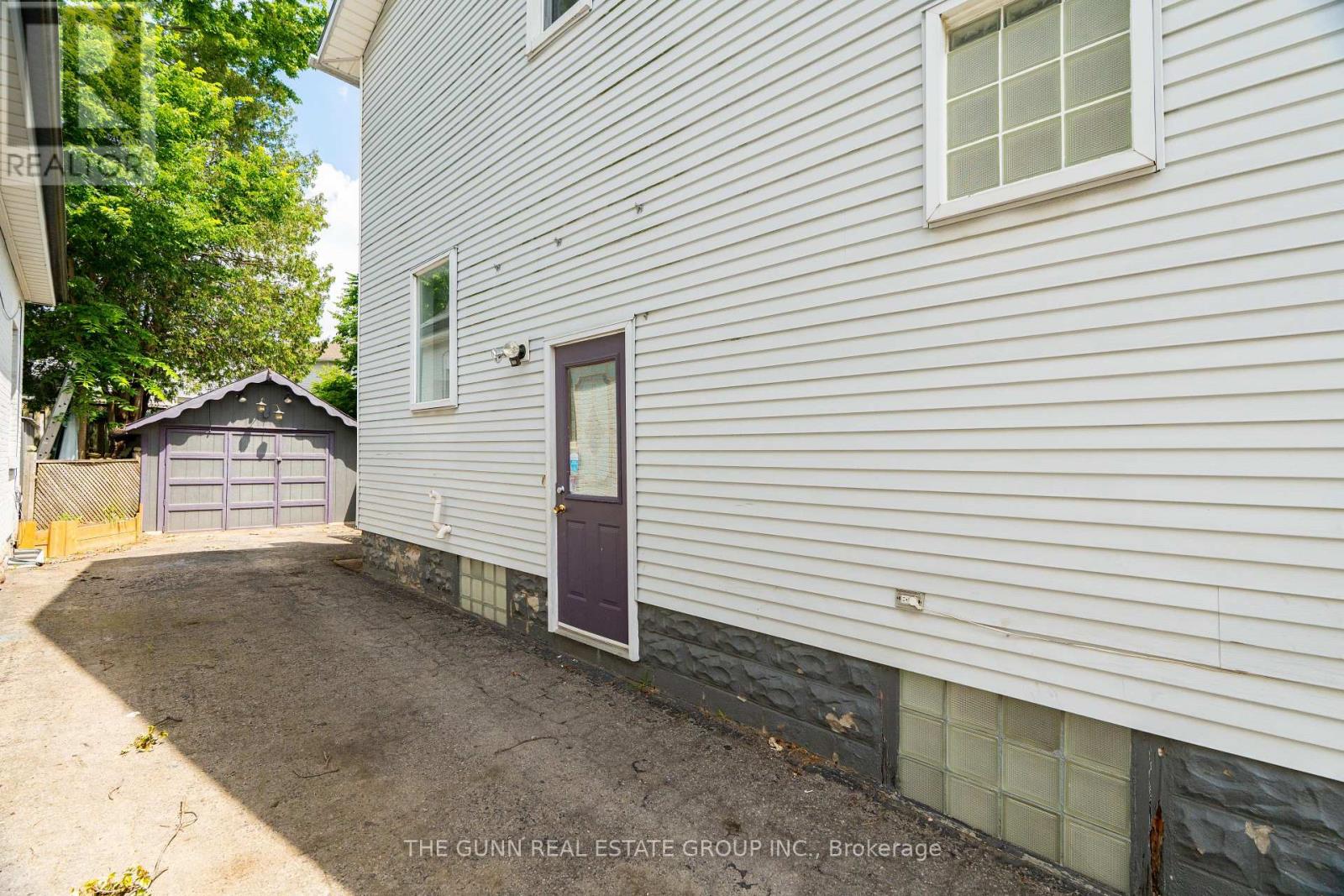 904 DAME STREET - 30