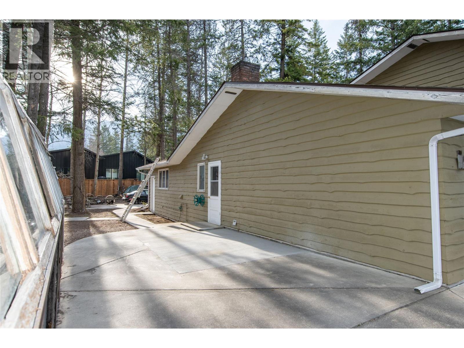 1420 Birch Crescent - 38
