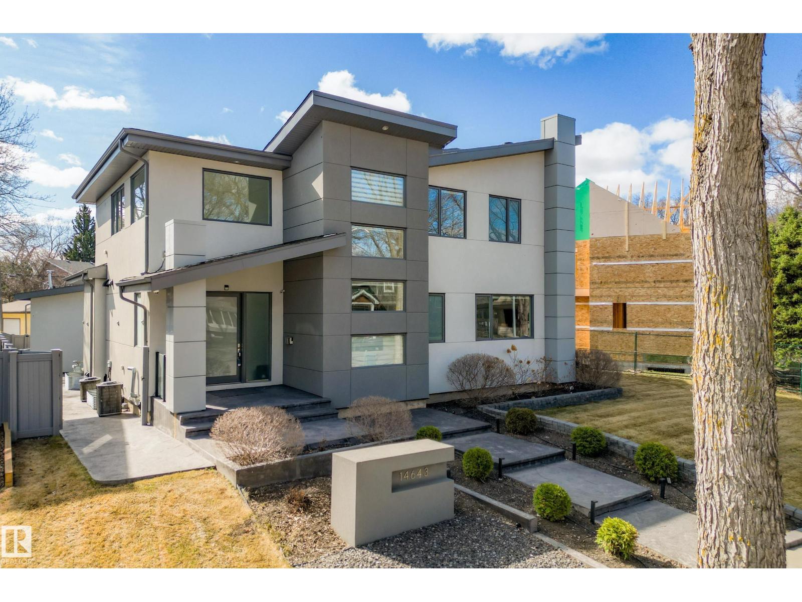 14643 92A Av NW photo 3 — MLS® E4497839