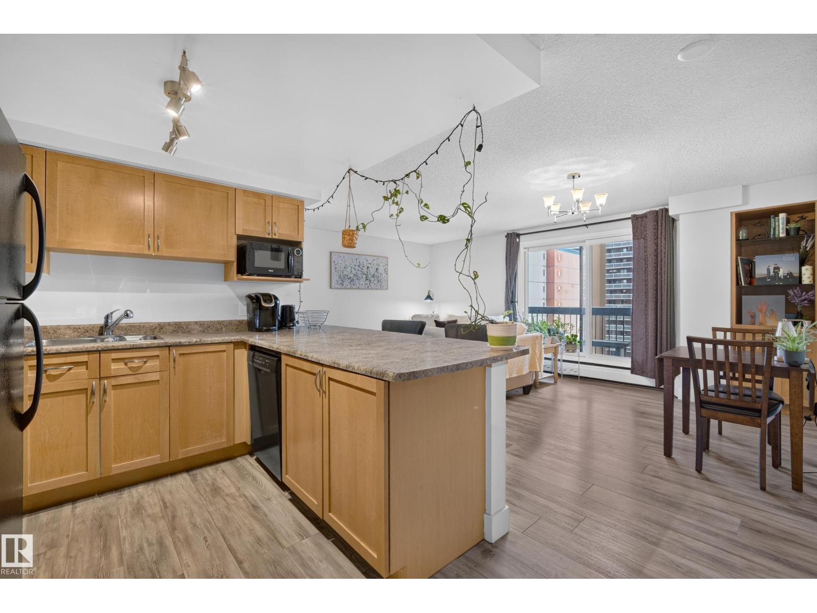 #1206 9715 110 ST NW - 3