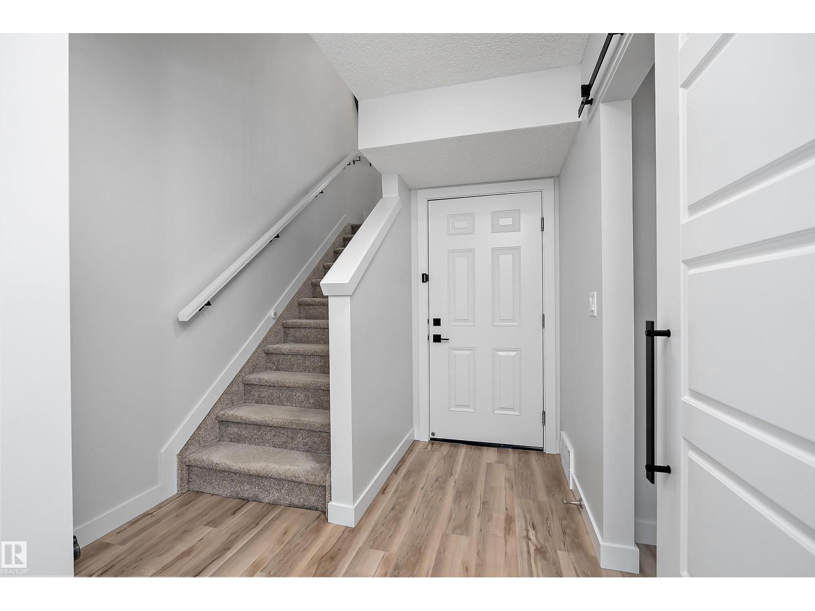 #26 11910 35 AV SW - 6