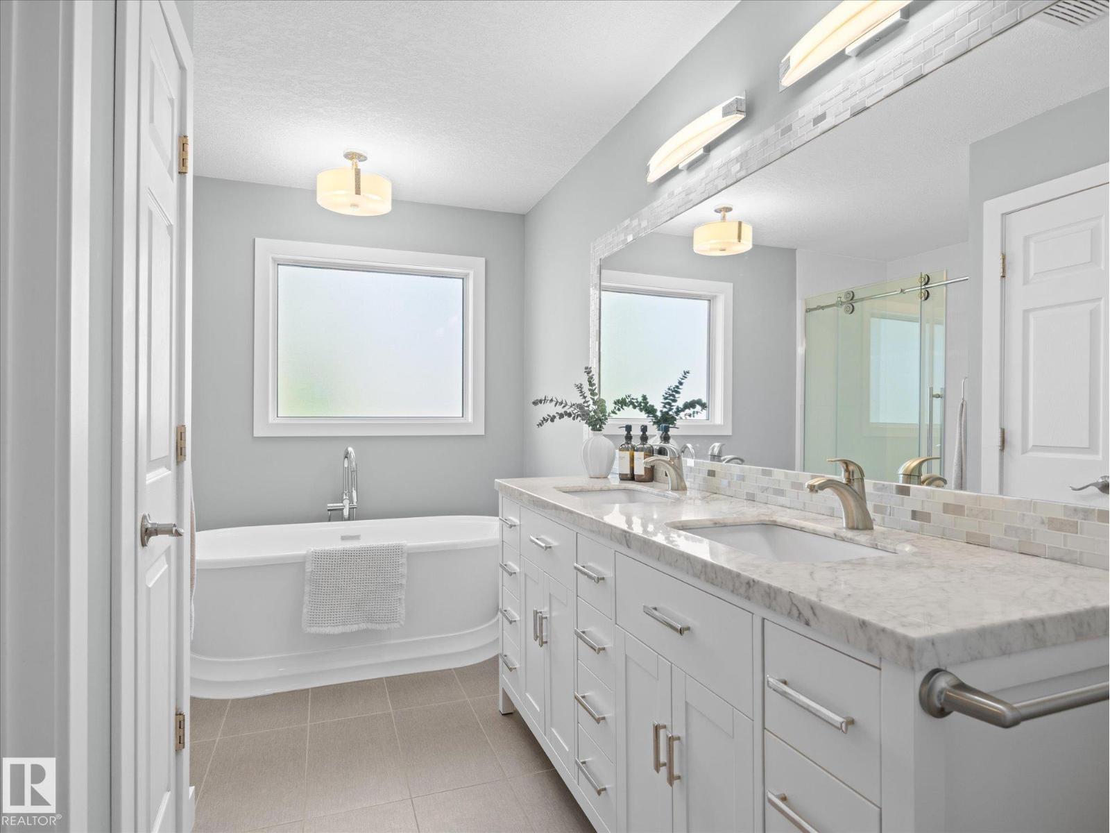 8 LEONARD DR - 21