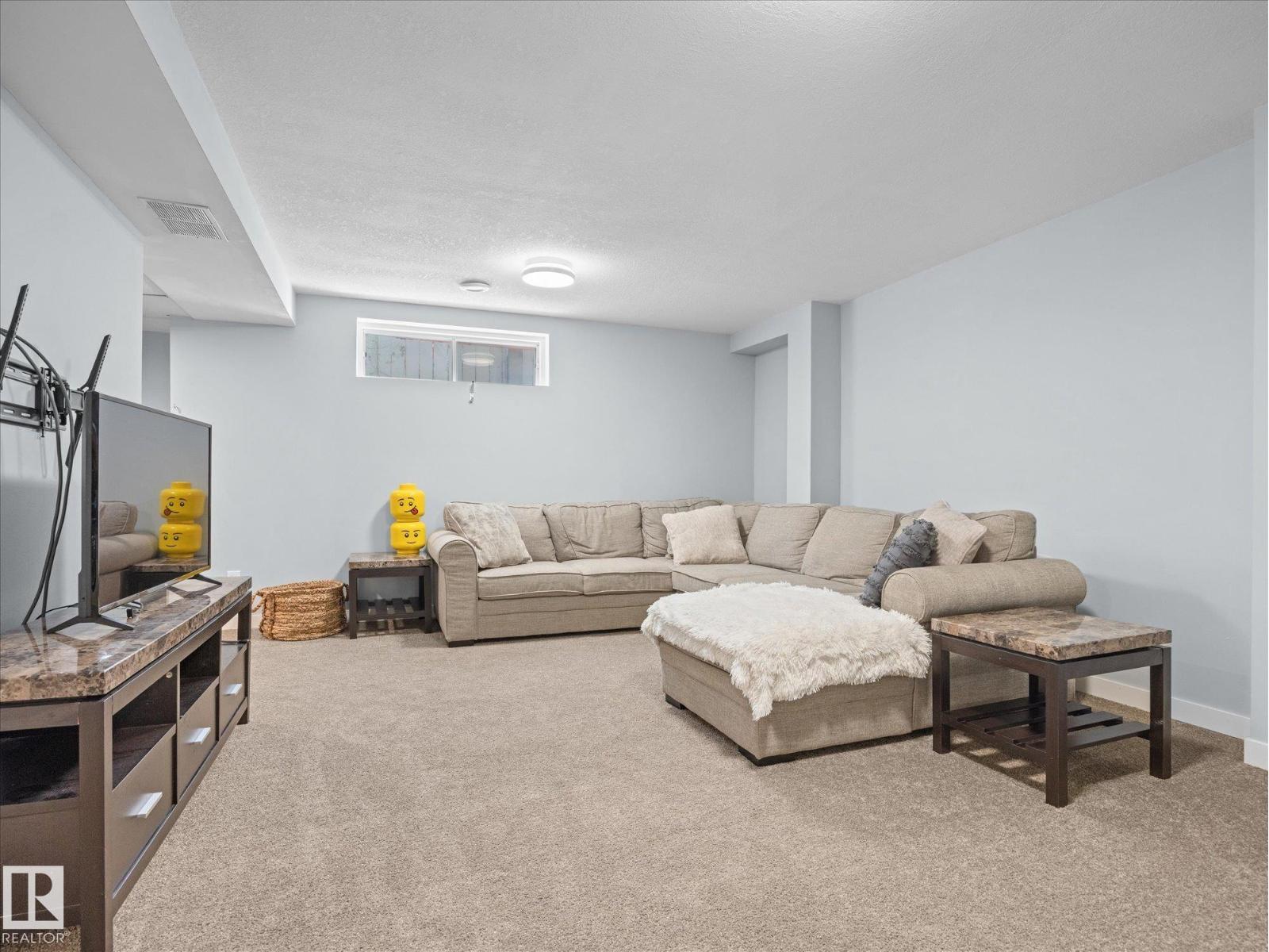 8 LEONARD DR - 29