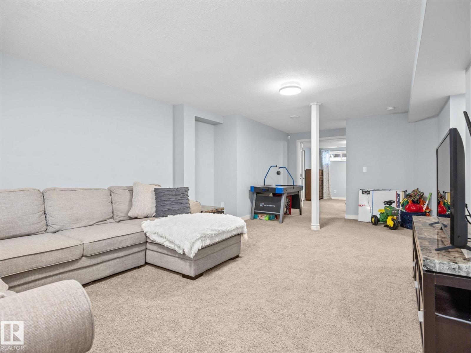 8 LEONARD DR - 30