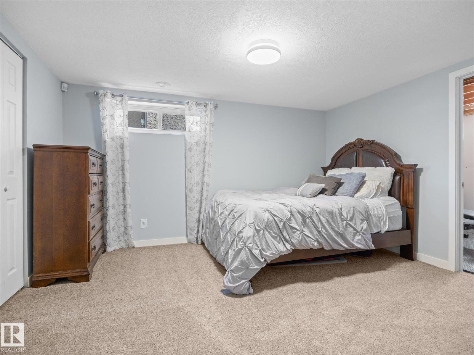 8 LEONARD DR - 33