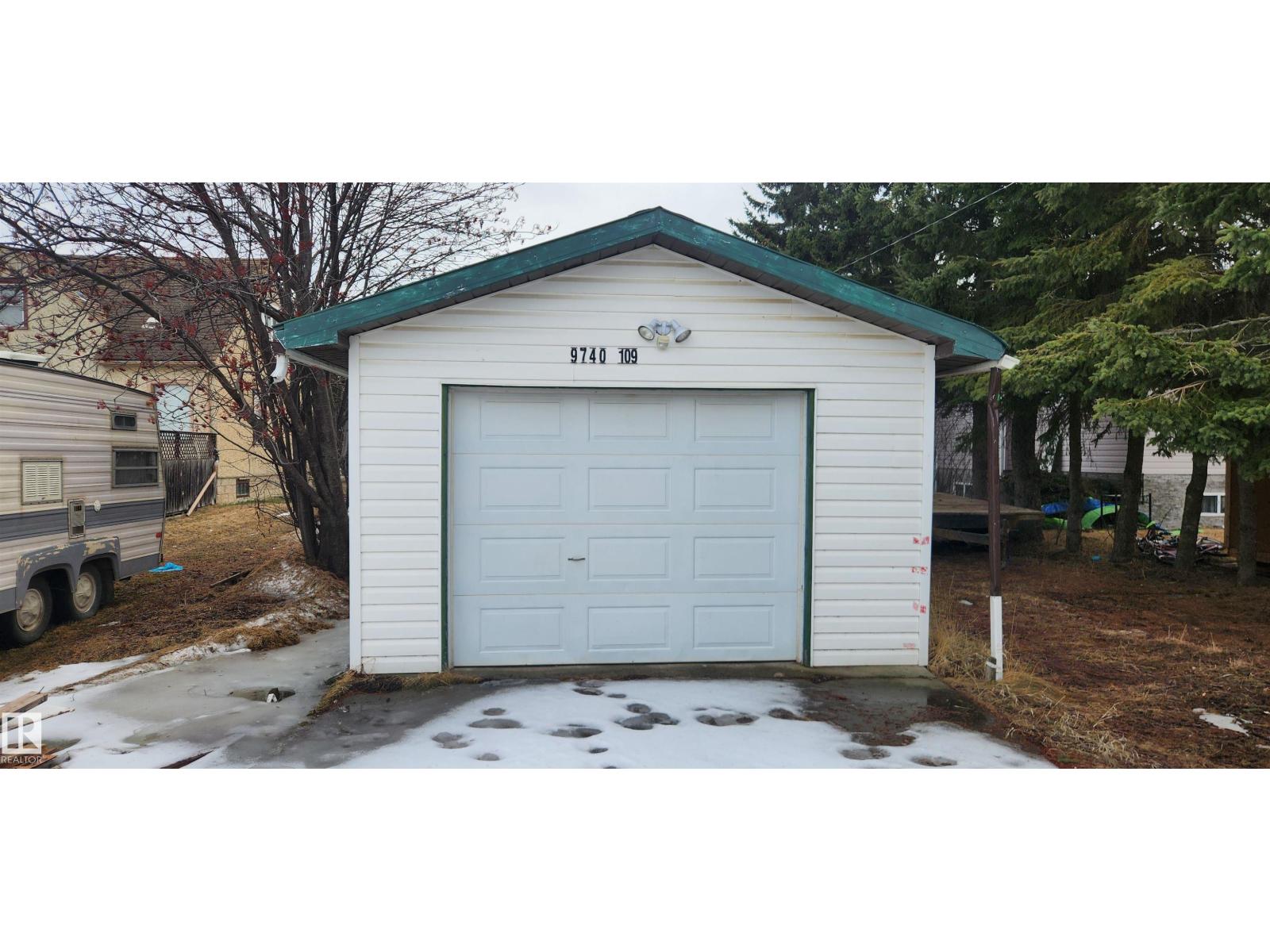 9740 - 109 ST - 26