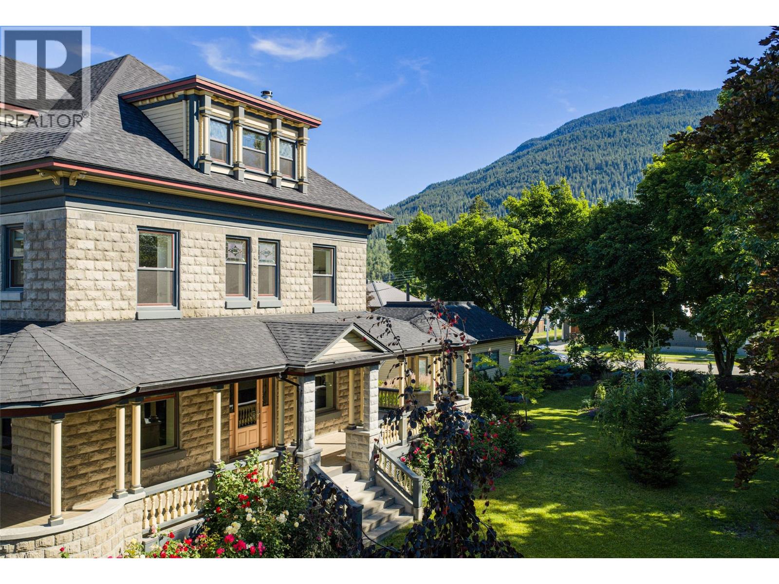 805 & 815 Mackenzie Avenue - 6