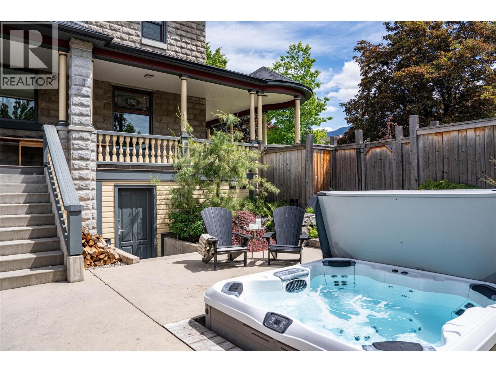 805 & 815 Mackenzie Avenue - 14