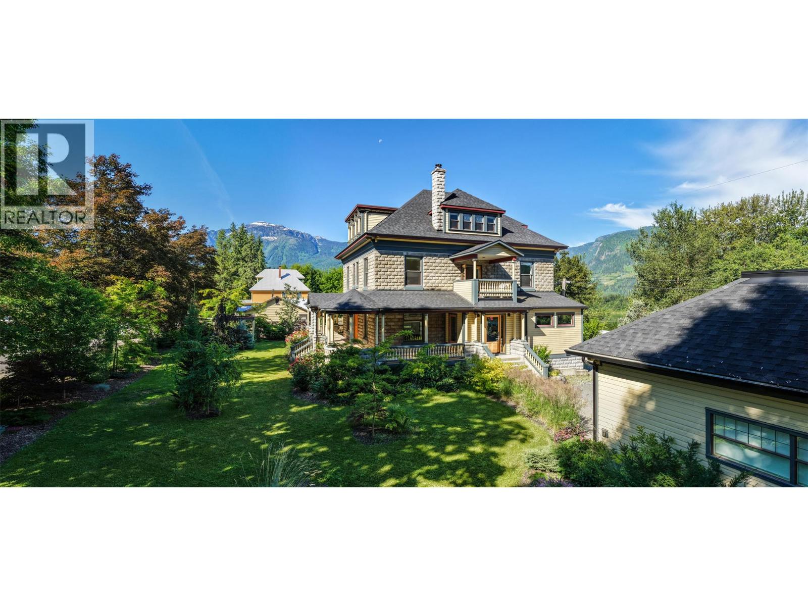 805 & 815 Mackenzie Avenue - 3