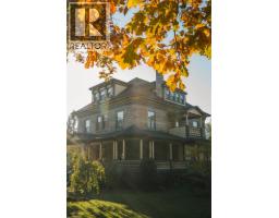 Full bathroom - 805 & 815 Mackenzie Avenue, Revelstoke, BC V0E2S0 Photo 13