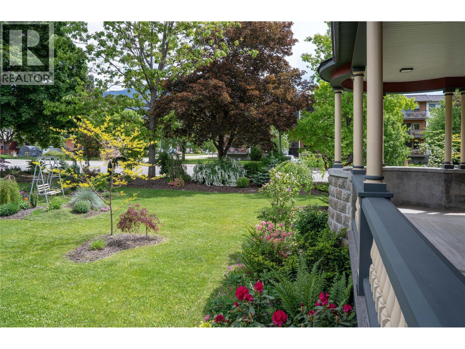 805 & 815 Mackenzie Avenue - 17