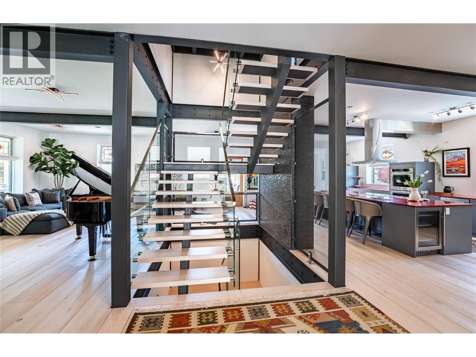 805 & 815 Mackenzie Avenue - 18