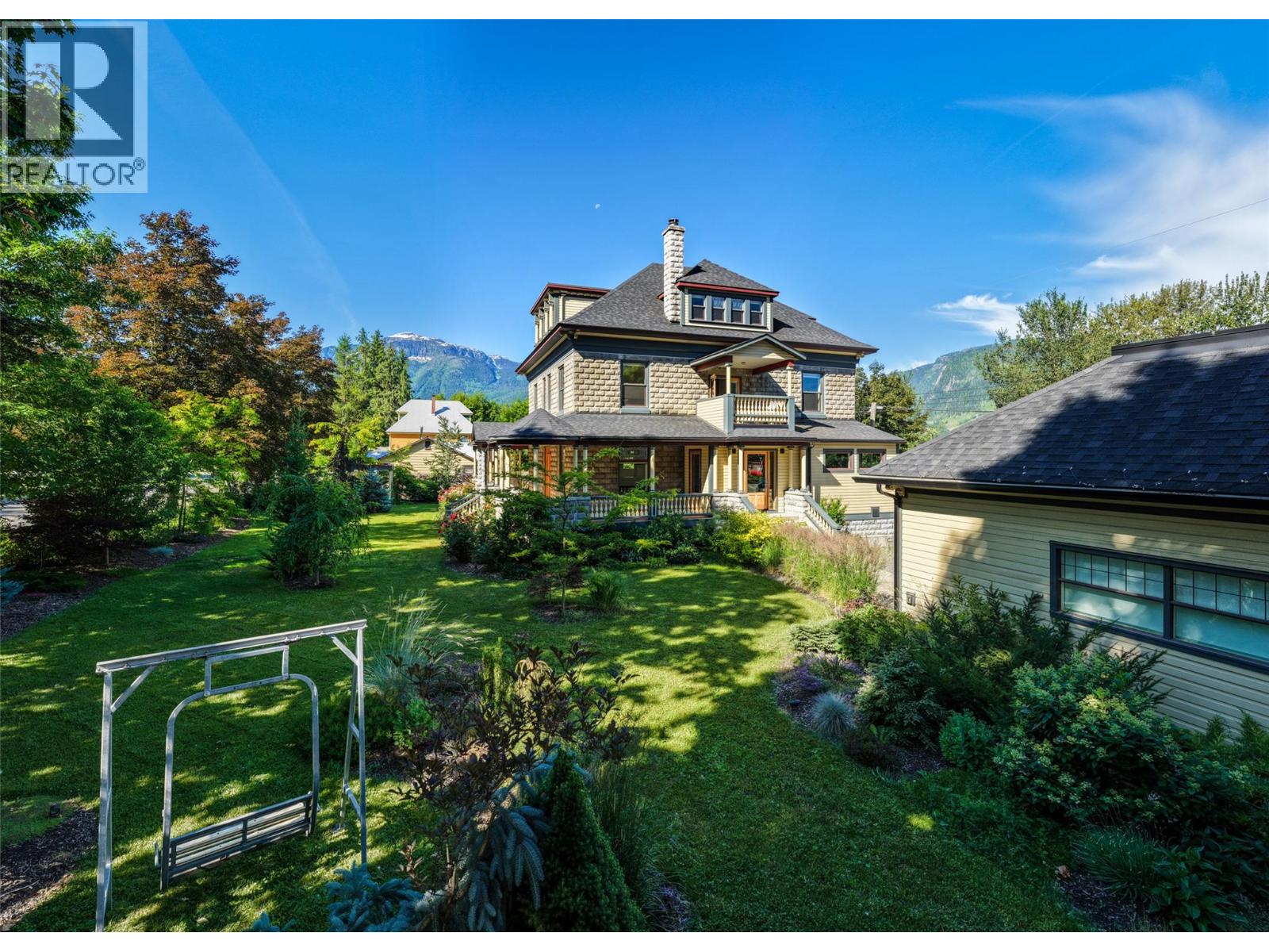 805 & 815 Mackenzie Avenue - 4
