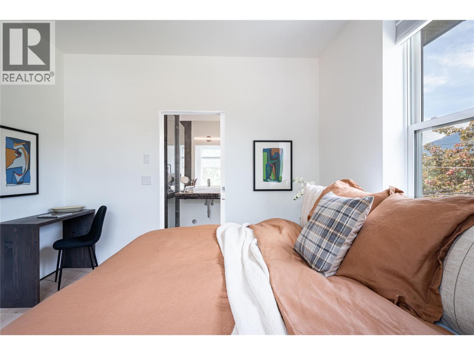 805 & 815 Mackenzie Avenue - 43