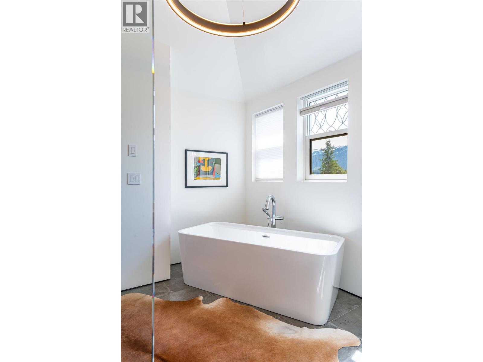 805 & 815 Mackenzie Avenue - 50