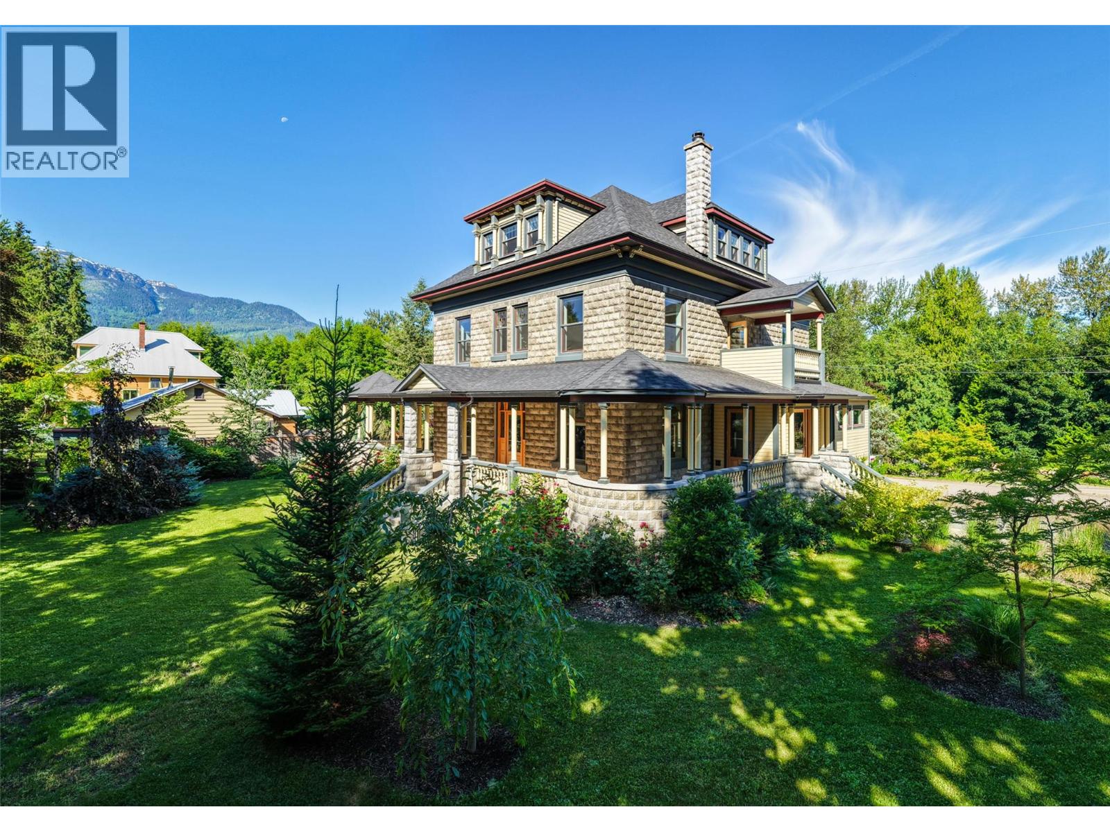 805 & 815 Mackenzie Avenue - 7