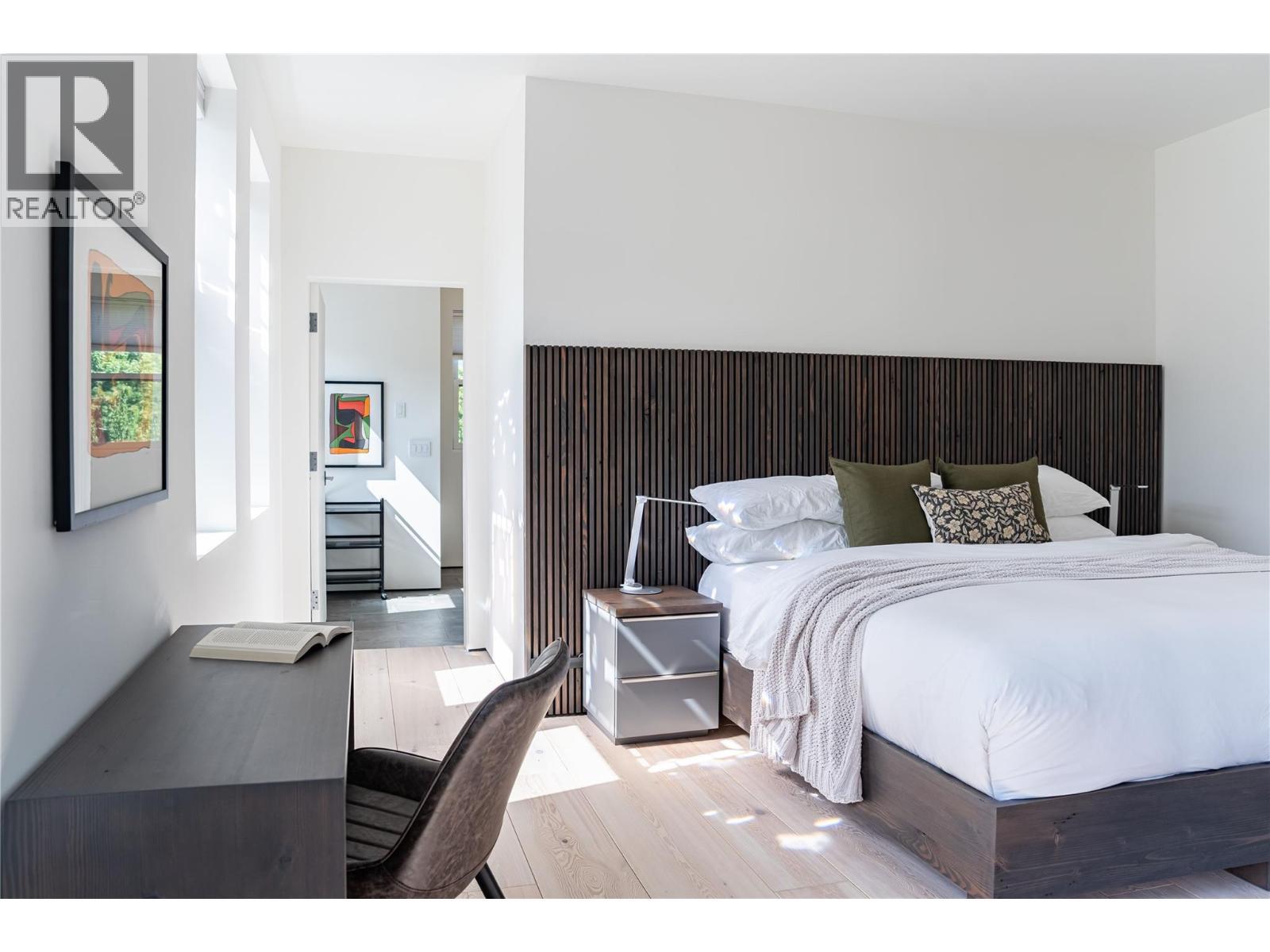 805 & 815 Mackenzie Avenue - 35