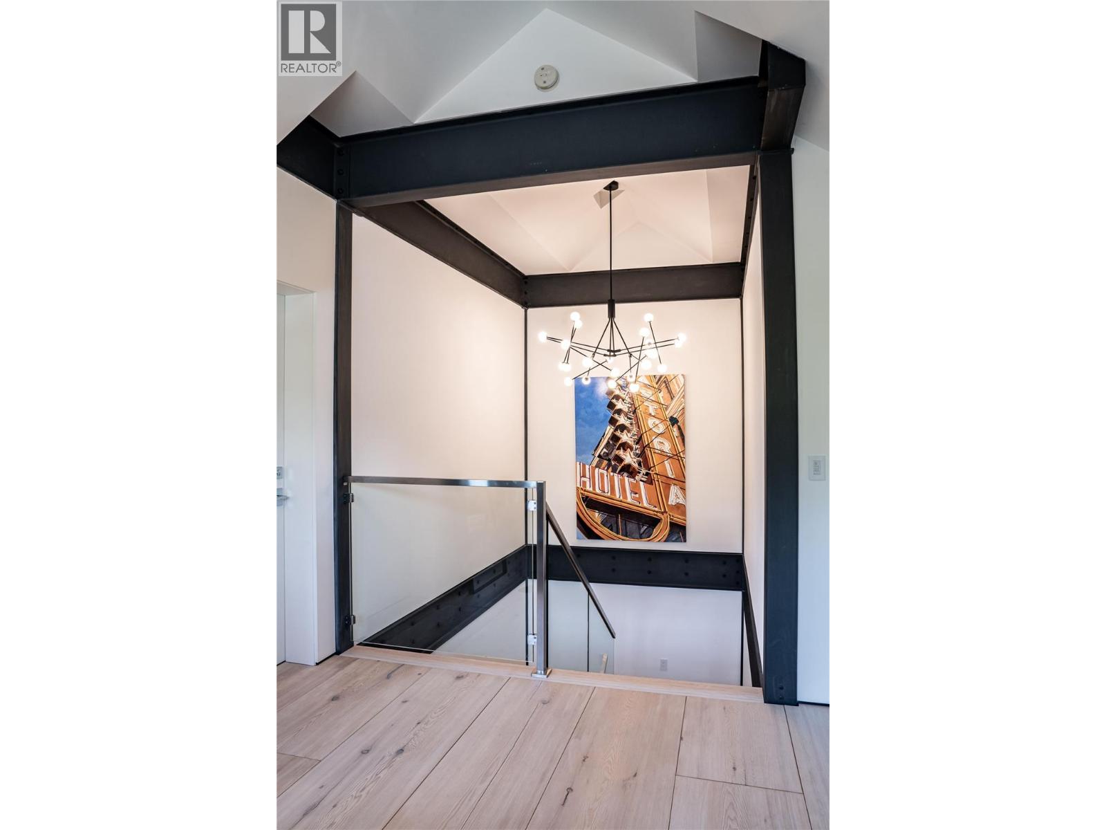 805 & 815 Mackenzie Avenue - 45