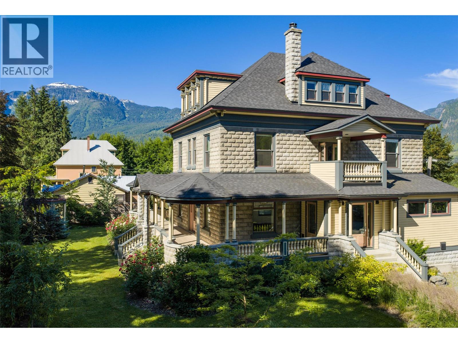 805 & 815 Mackenzie Avenue - 9