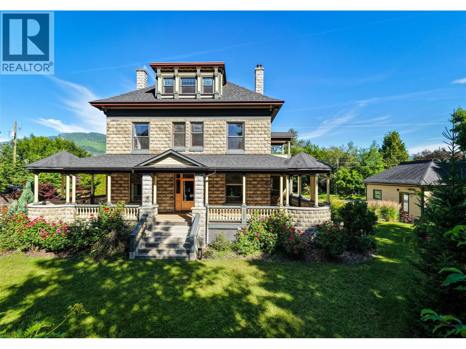 805 & 815 Mackenzie Avenue - 10