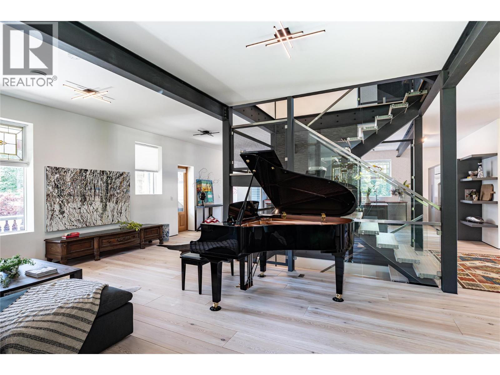 805 & 815 Mackenzie Avenue - 20