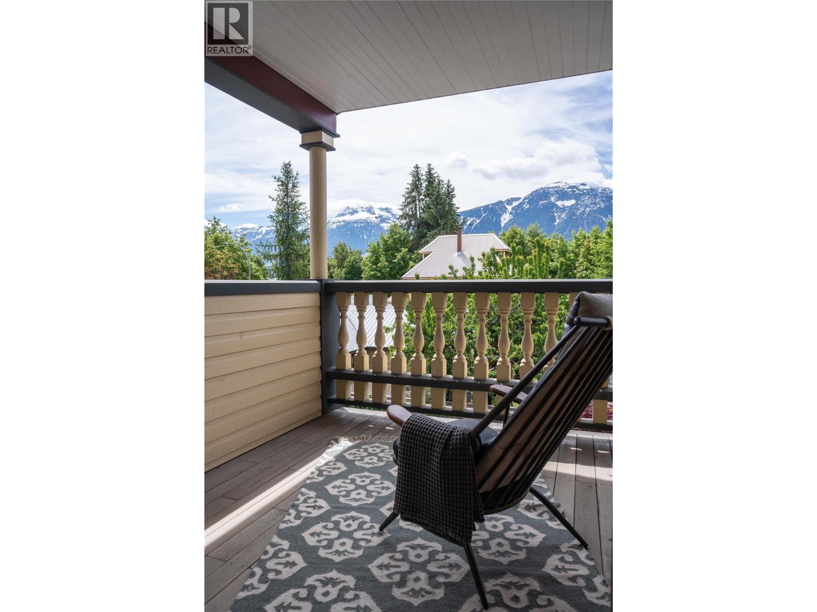 805 & 815 Mackenzie Avenue - 41