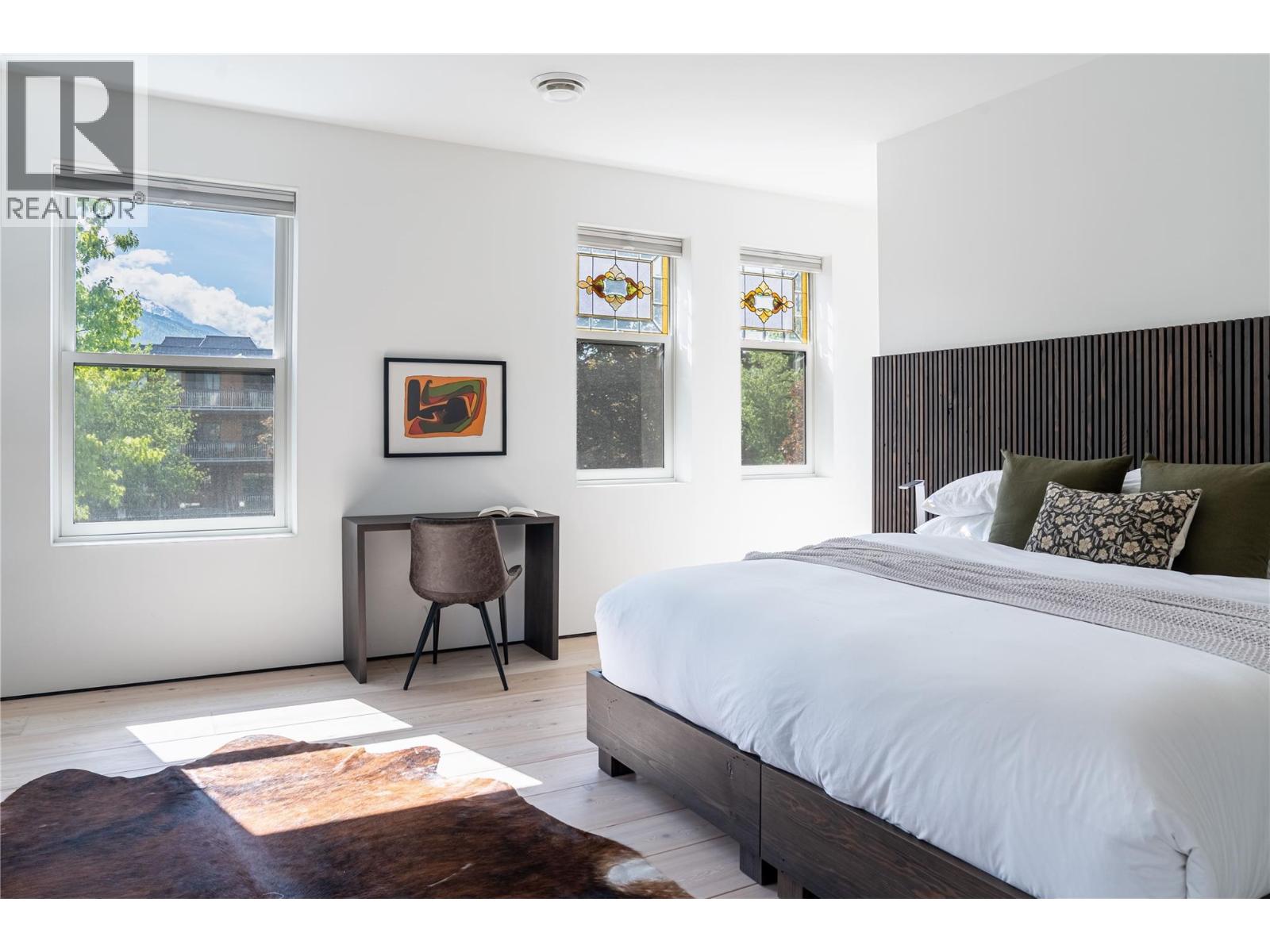 805 & 815 Mackenzie Avenue - 33