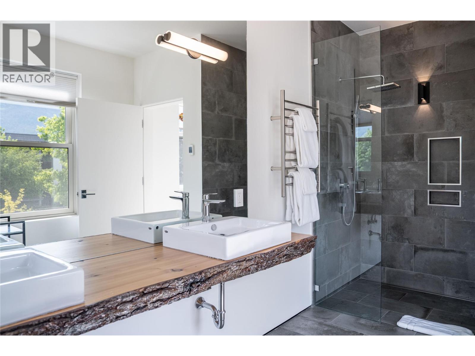 805 & 815 Mackenzie Avenue - 36