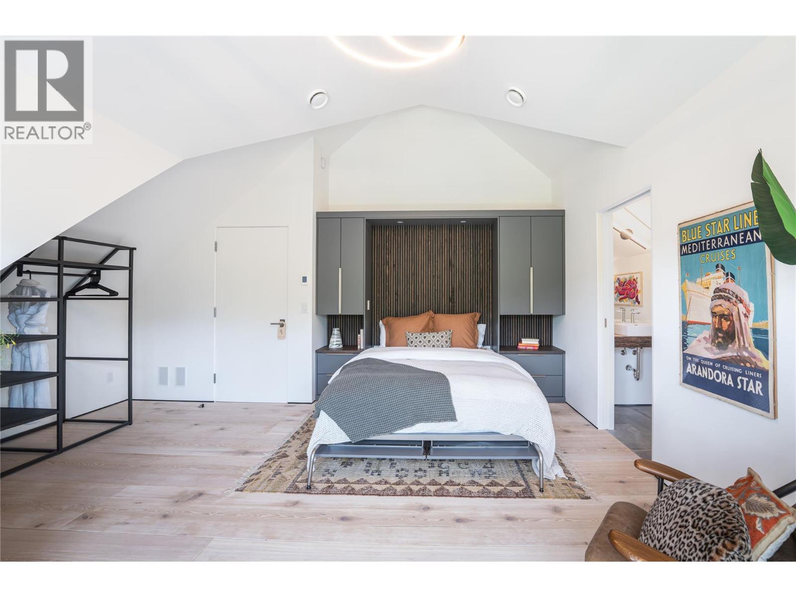805 & 815 Mackenzie Avenue - 46