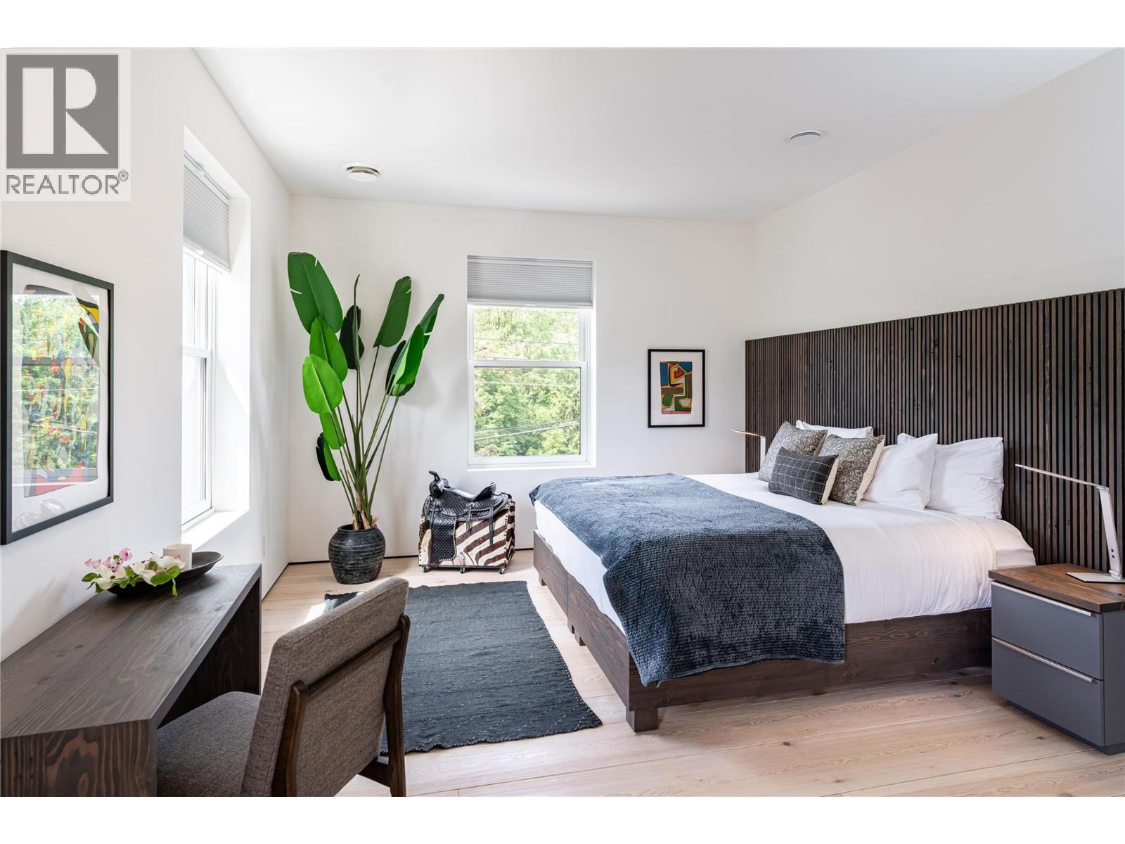 805 & 815 Mackenzie Avenue - 37
