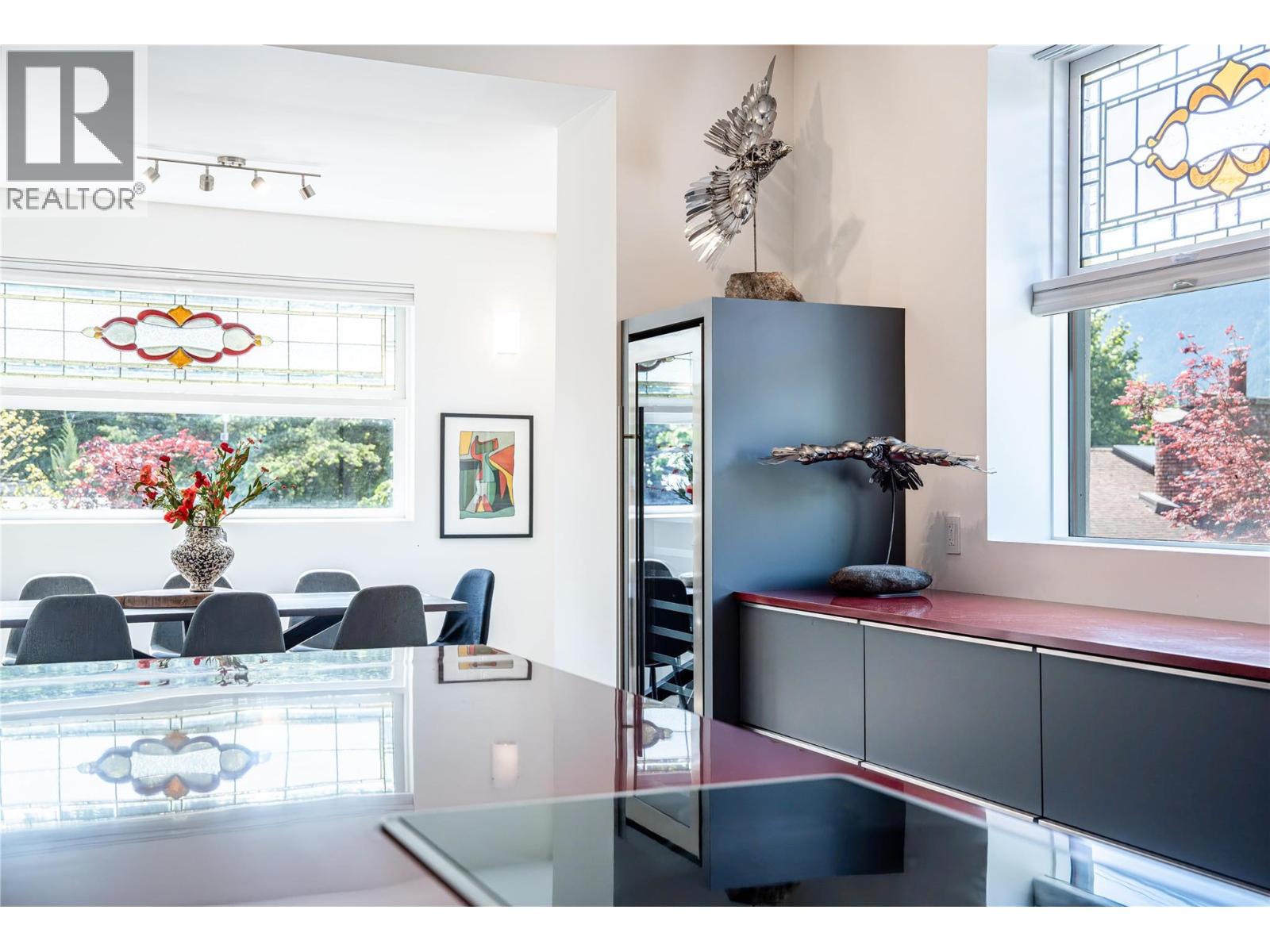 805 & 815 Mackenzie Avenue - 24
